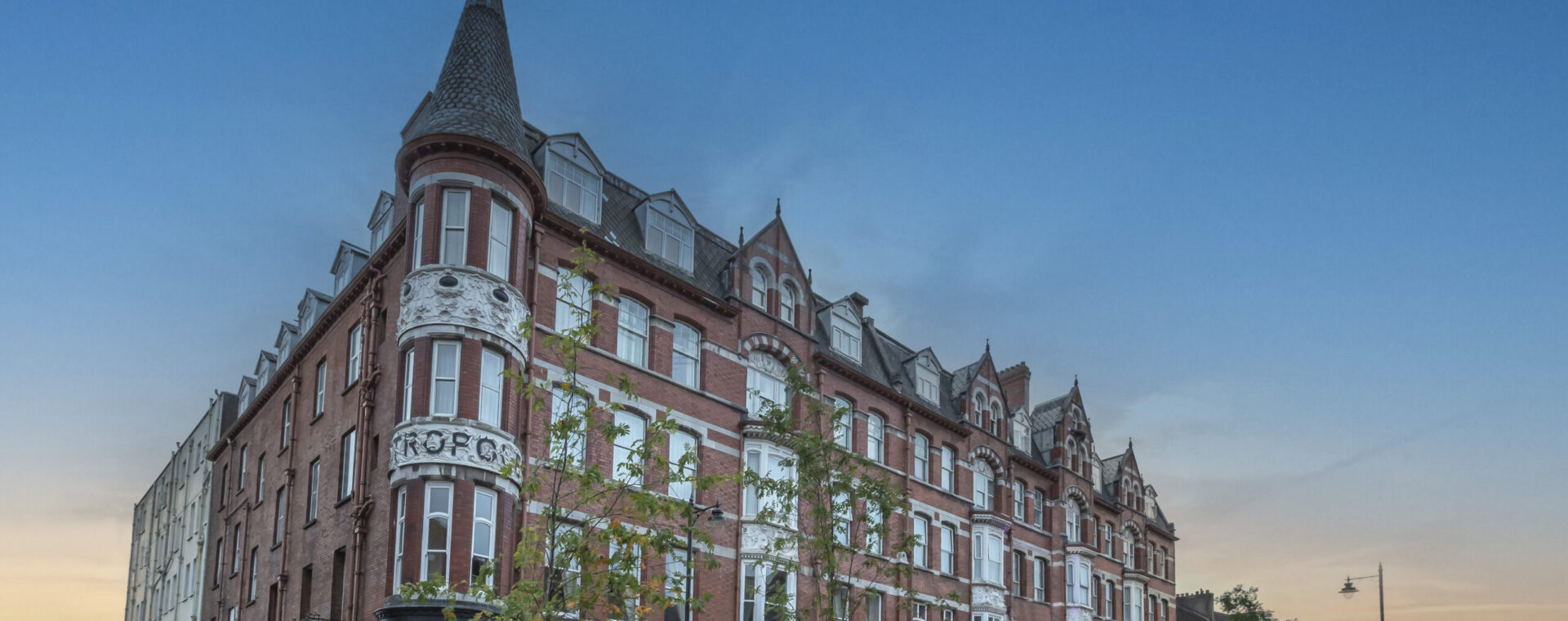 Metropole Hotel Exterior Landscape MET